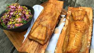 Björk grillad torsk med potatis, blomkålssallad och lakris smak